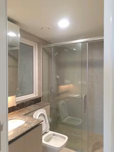 Common Bathroom Image of 1900 Sq.ft 2 BHK Apartment / Flat for sale in DLF One Midtown, Najafgarh Road Industrial Area New Delhi for Rs. 43000000