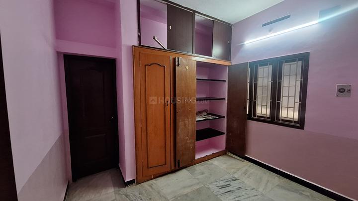 Paaraiyadi Street Bedroom 1