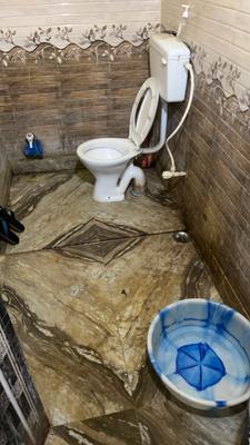 Bathroom Image of 500 Sq.ft 2 BHK Independent House for rent in Ward No 113 Kolkata for Rs. 7500