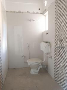 Bathroom Image of 954 Sq.ft 2 BHK Apartment / Flat for sale in Behala Kolkata for Rs. 5724000