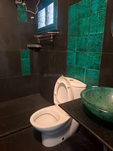 Bathroom Image of 2000 Sq.ft 3 BHK Apartment / Flat for rent in Banjara Hills Hyderabad for Rs. 65000