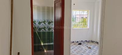 Bathroom Image of 350 Sq.ft 1 BHK Apartment / Flat for rent in Thakurpukur Kolkata for Rs. 7000