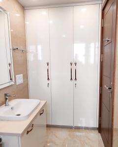 Bathroom Image of 900 Sq.ft 2 BHK Builder Floor for rent in Inder Puri New Delhi for Rs. 25000