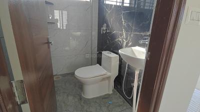 Bathroom Image of 750 Sq.ft 1 BHK Apartment / Flat for rent in Sampigehalli Bengaluru for Rs. 18000