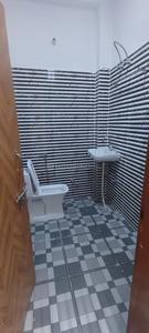 Bathroom Image of 1550 Sq.ft 2 BHK Builder Floor for rent in Ashok Vihar Phase 3 Extension Gurgaon for Rs. 16000