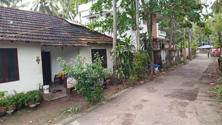 Eranhippalam Main Image 1