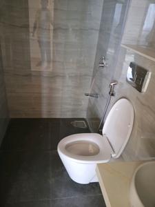 Common Bathroom Image of 1400 Sq.ft 3 BHK Apartment / Flat for rent in Kalpataru Habitat, Parel Mumbai for Rs. 250000