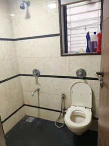 Common Bathroom Image of 850 Sq.ft 2 BHK Apartment / Flat for rent in Vile Parle East Mumbai for Rs. 85000