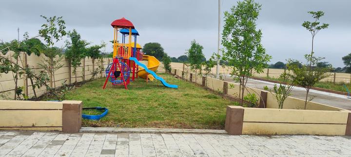 Sarvasti Savitri Empire Main Image 1