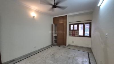 Bedroom Image of 1650 Sq.ft 3 BHK Apartment / Flat for rent in DDA Sector C Pocket 8, Vasant Kunj New Delhi for Rs. 77000
