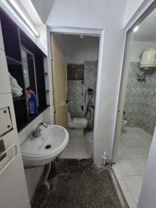 Bathroom Image of 1000 Sq.ft 3 BHK Apartment / Flat for rent in Sheikh Sarai New Delhi for Rs. 65000