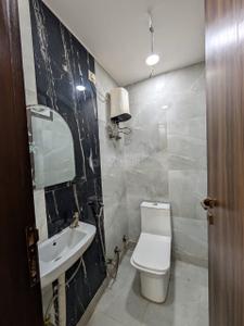 Bedroom Image of 900 Sq.ft 2 BHK Builder Floor for rent in Rajouri Garden New Delhi for Rs. 31000