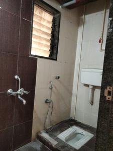 Basil Tower Common Bathroom 4