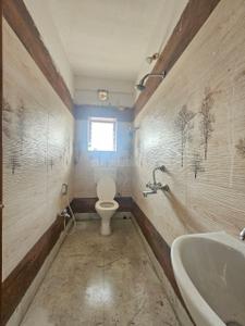 Bathroom Image of 850 Sq.ft 2 BHK Independent House for rent in Keshtopur Kolkata for Rs. 14500