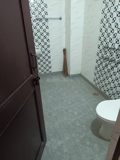 Rajinder Singh Market, Sector 28 Bathroom 1