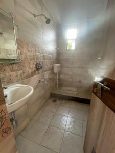 Bathroom Image of 1600 Sq.ft 3 BHK Apartment / Flat for rent in  Jagdeo Smriti, Bailey Road Patna for Rs. 20000