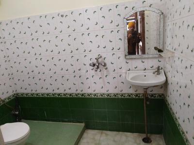 Bathroom Image of 2500 Sq.ft 2 BHK Builder Floor for rent in Bargadwa Gorakhpur for Rs. 14000