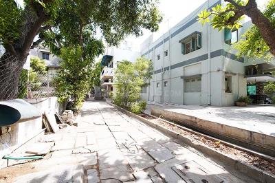 Building Image of 2700 Sq.ft 2 BHK Independent House for sale in Navrangpura Ahmedabad for Rs. 45000000