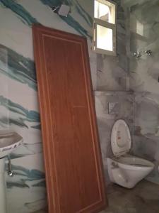 Common Bathroom Image of 950 Sq.ft 2 BHK Apartment / Flat for sale in Hark Sai Homes 4, Sector 49 Noida for Rs. 3500000