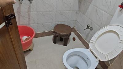 Bathroom Image of 650 Sq.ft 1 BHK Builder Floor for rent in Gamma II Greater Noida for Rs. 15000