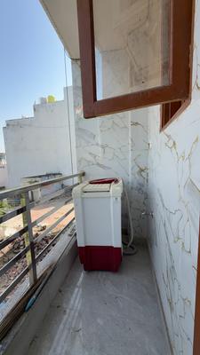 Balcony Image of 450 Sq.ft 1 BHK Builder Floor for rent in Dwarka Mor New Delhi for Rs. 16500