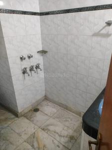 Bathroom Image of 1500 Sq.ft 4 BHK Duplex for sale in Triveni Apartment, Sheikh Sarai New Delhi for Rs. 38500000