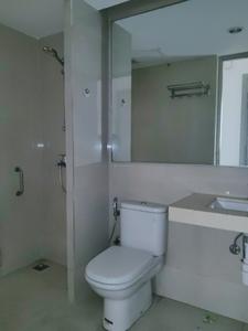 Common Bathroom Image of 1400 Sq.ft 3 BHK Apartment / Flat for sale in Lodha Luxuria, Thane West Thane for Rs. 22500000