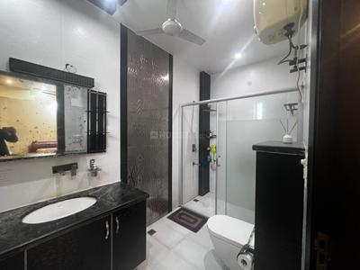 Bathroom Image of 9000 Sq.ft 5 BHK Duplex for rent in Sector 36 Noida for Rs. 165000