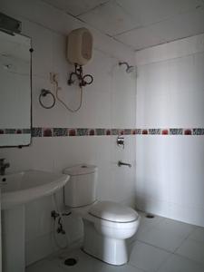 Common Bathroom Image of 1775 Sq.ft 3 BHK Apartment / Flat for sale in Amrapali Platinum, Sector 119 Noida for Rs. 15500000