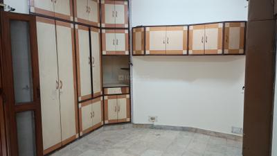 Bedroom Image of 1800 Sq.ft 3 BHK Builder Floor for rent in East Of Kailash New Delhi for Rs. 50000