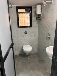 Bathroom Image of 400 Sq.ft 1 RK Apartment / Flat for rent in Malad West Mumbai for Rs. 25000