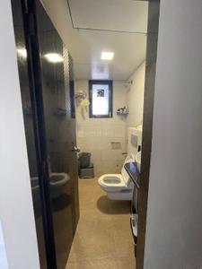 Bathroom Image of NOT PG - 1 master bedroom for 1 female flatmate in Byculla, Mumbai