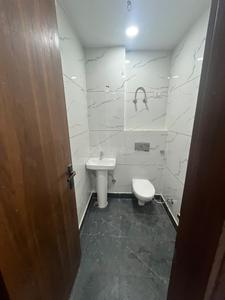 Bathroom Image of 950 Sq.ft 3 BHK Builder Floor for sale in Pitampura New Delhi for Rs. 8500000