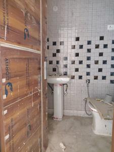 Common Bathroom Image of 550 Sq.ft 1 BHK Apartment / Flat for sale in Chhattarpur New Delhi for Rs. 3500000