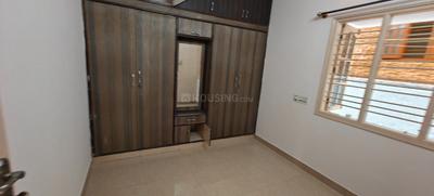 Bedroom Image of 1000 Sq.ft 2 BHK Builder Floor for rent in Cox Town Bengaluru for Rs. 20000