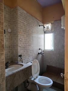 Common Bathroom Image of 900 Sq.ft 2 BHK Apartment / Flat for sale in Paras Tierea, Sector 137 Noida for Rs. 8500000