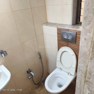 Image of 900 Sq.ft 2 BHK Apartment / Flat for rent in Solomon Apartments, Pali Hill, Mumbai for Rs. 135000