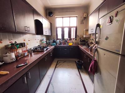 Kitchen Image of 2100 Sq.ft 3 BHK Builder Floor for rent in Sector 9 Gurgaon for Rs. 30000