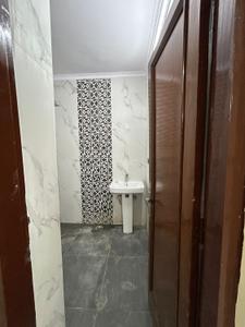 Bathroom Image of 900 Sq.ft 2 BHK Builder Floor for rent in Lajpat Nagar New Delhi for Rs. 41000