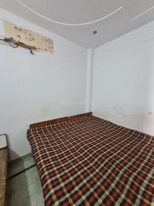 Bedroom Image of 600 Sq.ft 1 BHK Builder Floor for rent in Azadpur New Delhi for Rs. 17000