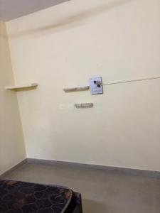 Bedroom Image of 550 Sq.ft 1.5 BHK Builder Floor for rent in DDA LIG Flats Pocket E, Dilshad Garden New Delhi for Rs. 20000