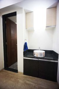 Kitchen Image of 1623 Sq.ft 3 BHK Apartment / Flat for sale in Kondhwa Budruk Pune for Rs. 19500000