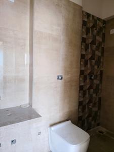 Common Bathroom Image of 399 Sq.ft 1 BHK Apartment / Flat for rent in Omkar Signet, Malad East Mumbai for Rs. 45000