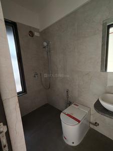 Bathroom Image of 639 Sq.ft 2 BHK Apartment / Flat for sale in Mulund West Mumbai for Rs. 17500000