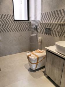 Common Bathroom Image of 1400 Sq.ft 2 BHK Builder Floor for rent in Palam Vihar Gurgaon for Rs. 35000