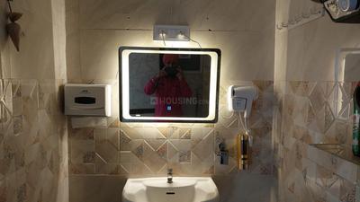 Bathroom Image of 550 Sq.ft 1 BHK Apartment / Flat for rent in Lohgarh Zirakpur for Rs. 20000