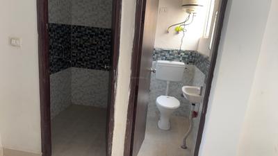 Bathroom Image of 540 Sq.ft 1 BHK Apartment / Flat for rent in Signature Global Andour Heights, Sector 71 Gurgaon for Rs. 25000