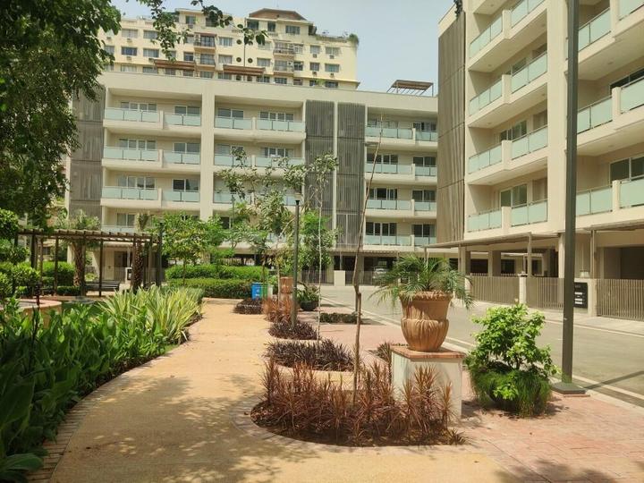 DLF Amaltas Drive Main Image 1