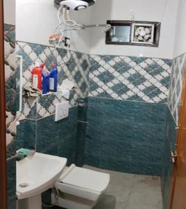 Bathroom Image of 450 Sq.ft 1 BHK Builder Floor for rent in Tilak Nagar New Delhi for Rs. 20000