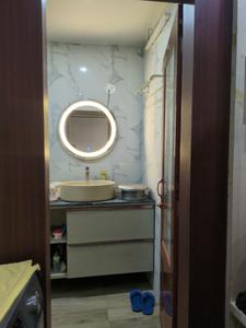 Common Bathroom One Image of 1100 Sq.ft 2 BHK Apartment / Flat for sale in Panihati Kolkata for Rs. 4400000